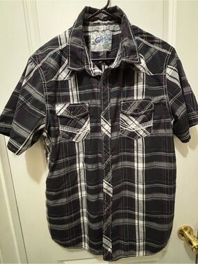 CHAS Black Plaid Short-Sleeve Button-Down Shirt